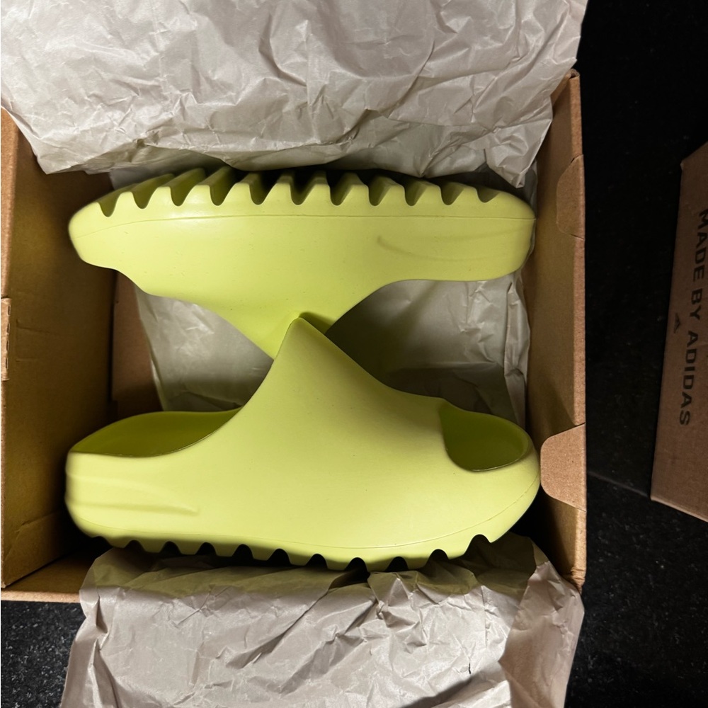 Adidas 13K Kids Yeezy Slide in Glowing Green